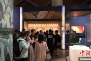 双龙戏凤百年典藏首渡重洋 124套英国工艺美术运动珍品亮相天津