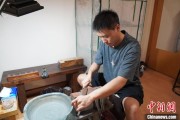 双龙戏凤成都“90后”小伙“十年磨一剑”：从爱好者到守艺人 传播中国文化